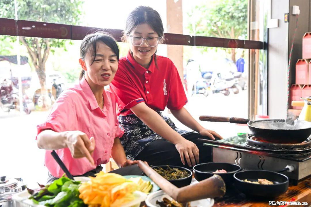 全网追的“扁担女孩”，找了一份暑假工，时薪12元 - 泉州生活资讯 - 泉州28生活网 qz.28life.com